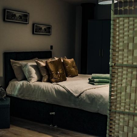 Bv Cosy Basement Apartment At Conditioning House Bradford  Eksteriør billede