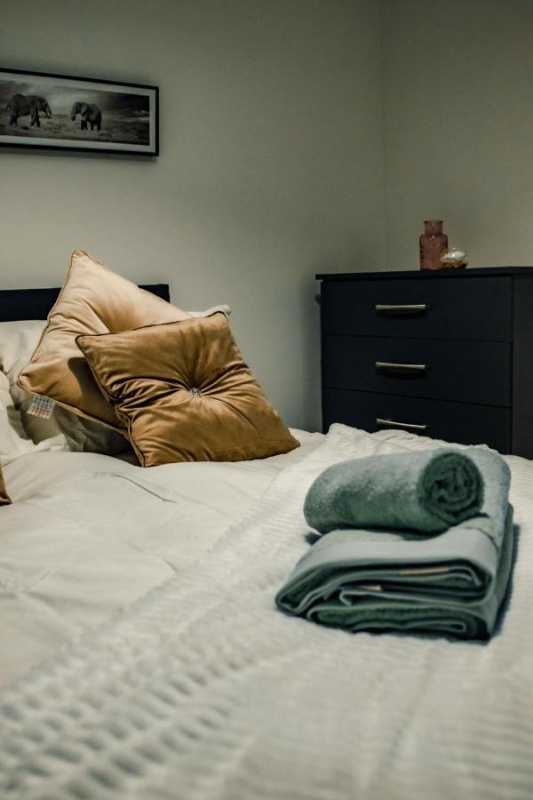 Bv Cosy Basement Apartment At Conditioning House Bradford  Eksteriør billede