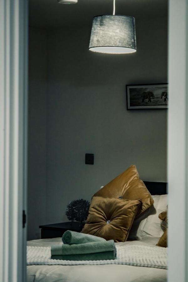 Bv Cosy Basement Apartment At Conditioning House Bradford  Eksteriør billede